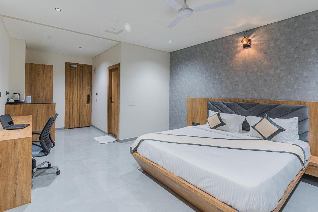 Hotel The Grand Heaven Gandhinagar Exterior photo