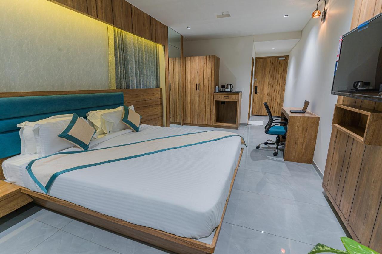 Hotel The Grand Heaven Gandhinagar Exterior photo